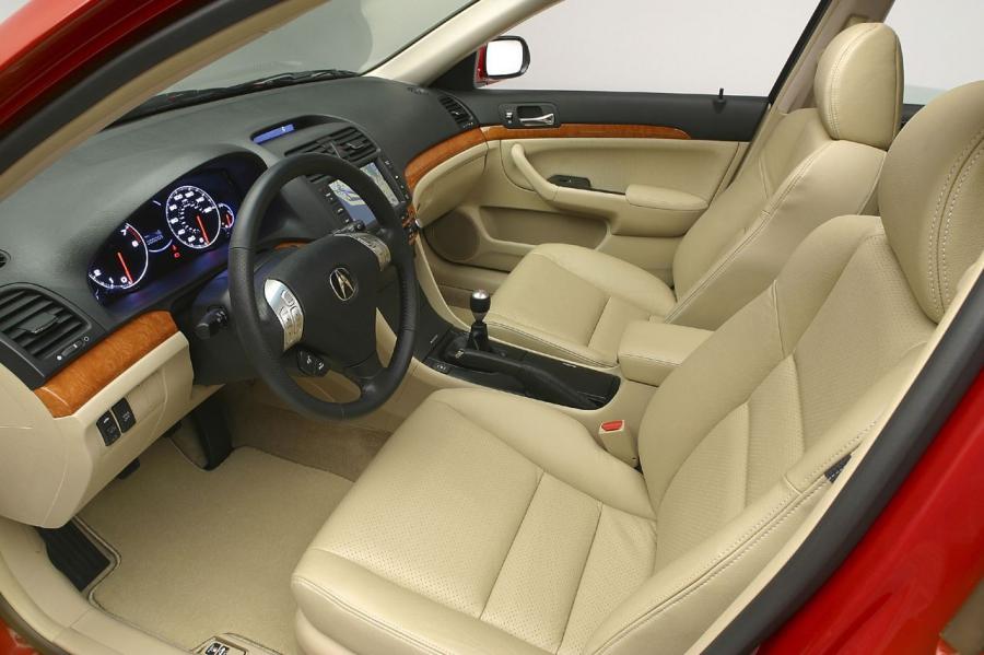 Интерьер Acura TSX 2003 года  (фото 6 из 24)